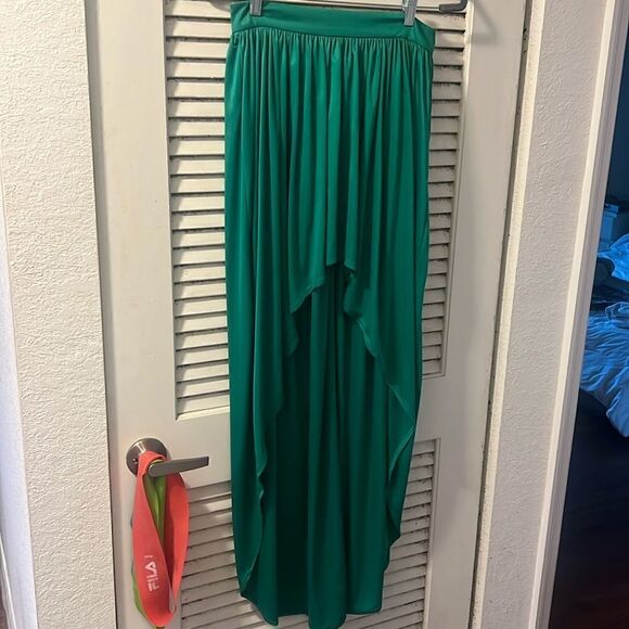 Silk Green Pleated Skirt - Short in the Front - Size Medium - Worn Once - Picture 2 of 5
